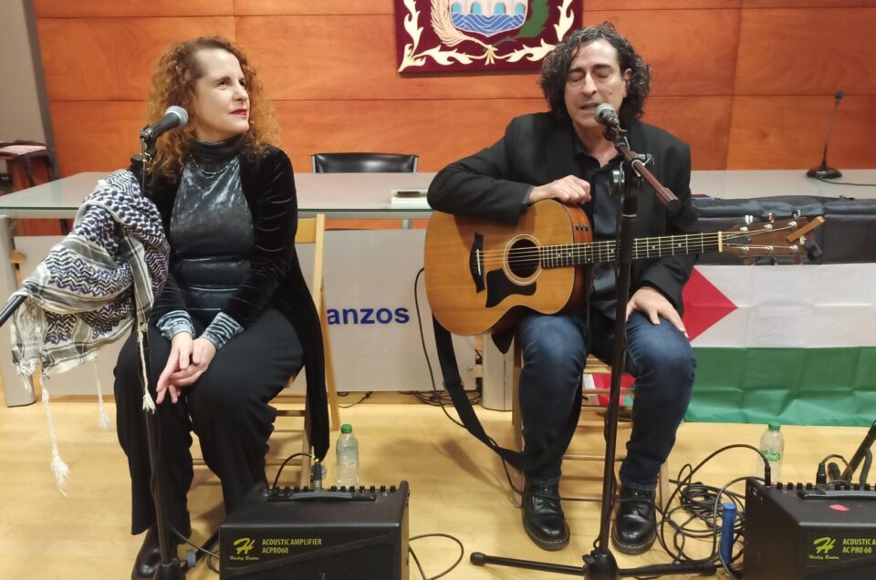 Barahúnda interpreta "Fremosas" en Betanzos